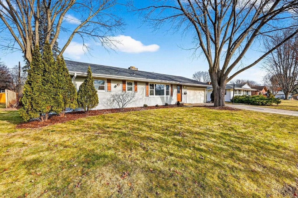 Photo of 5110 Sherven DRIVE, Madison, WI 53716 (MLS # 2014787)