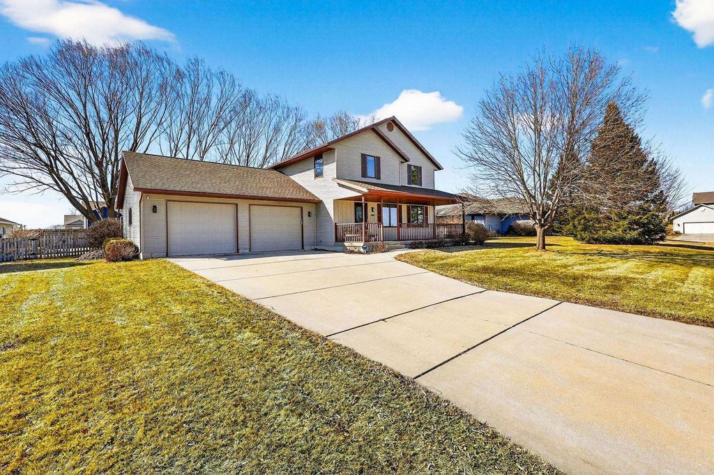 Photo of 3823 Falcon Ridge DRIVE, Janesville, WI 53548 (MLS # 2016530)