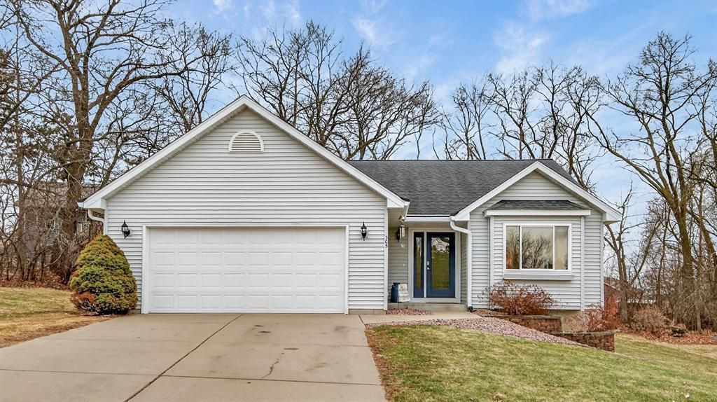 Photo of 305 Arbor Hills CIRCLE, Eau Claire, WI 54703 (MLS # 1599496)
