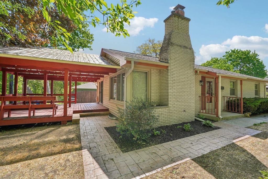 Photo of 7130 Maple TERRACE, Wauwatosa, WI 53213 (MLS # 1962767)