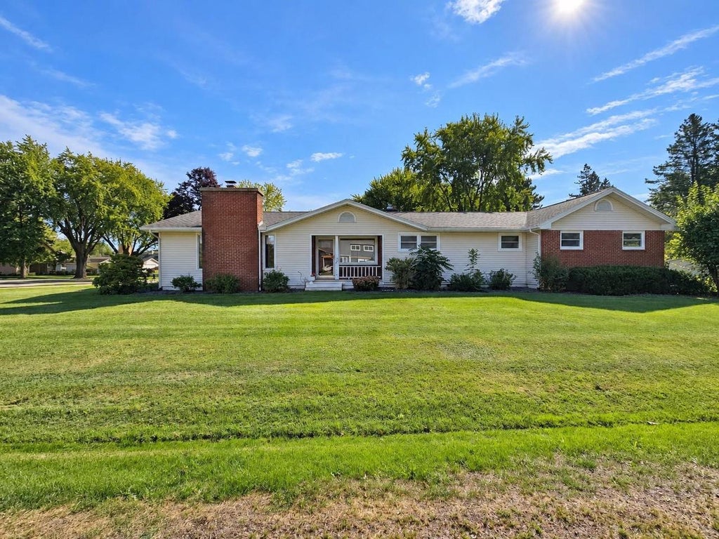 Photo of 601 S Maryknoll AVENUE, Marshfield, WI 54449 (MLS # 22604580)