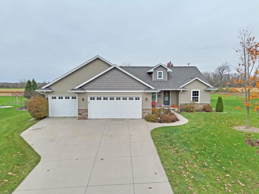 Photo of N2290 Northmont DRIVE, Greenville, WI 54942 (MLS # 50335005)