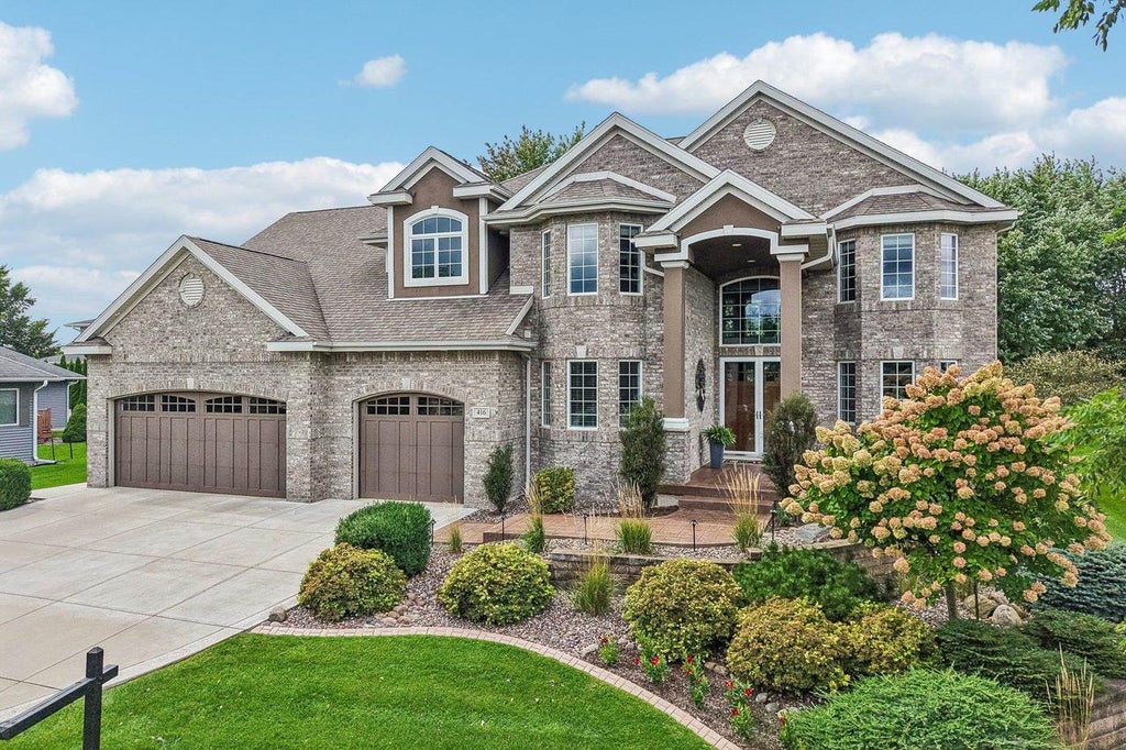 Photo of 416 S Brookwood DRIVE, Mount Horeb, WI 53572 (MLS # 2032485)