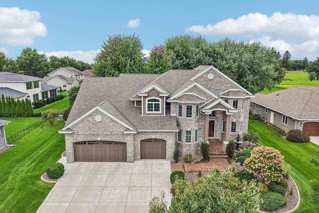Photo of 416 S Brookwood DRIVE, Mount Horeb, WI 53572 (MLS # 2032485)