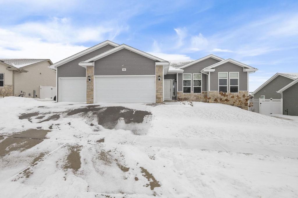 Photo of 932 Margarets WAY, Belleville, WI 53508 (MLS # 2015998)