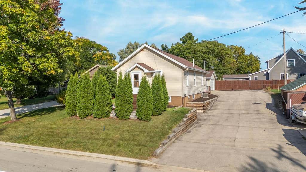 Photo of 1420 S Division STREET, New London, WI 54961 (MLS # 50331456)
