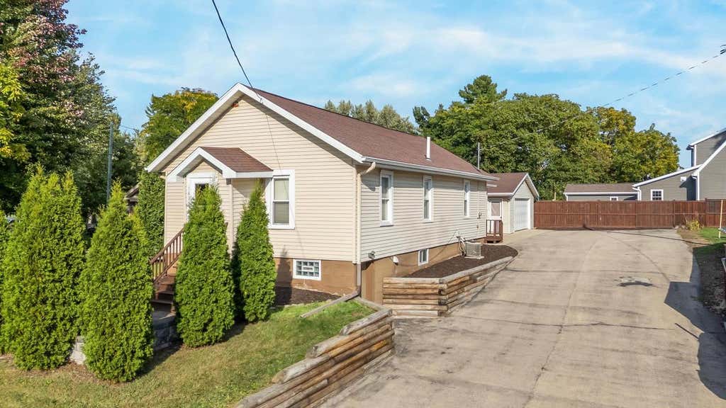 Photo of 1420 S Division STREET, New London, WI 54961 (MLS # 50331456)