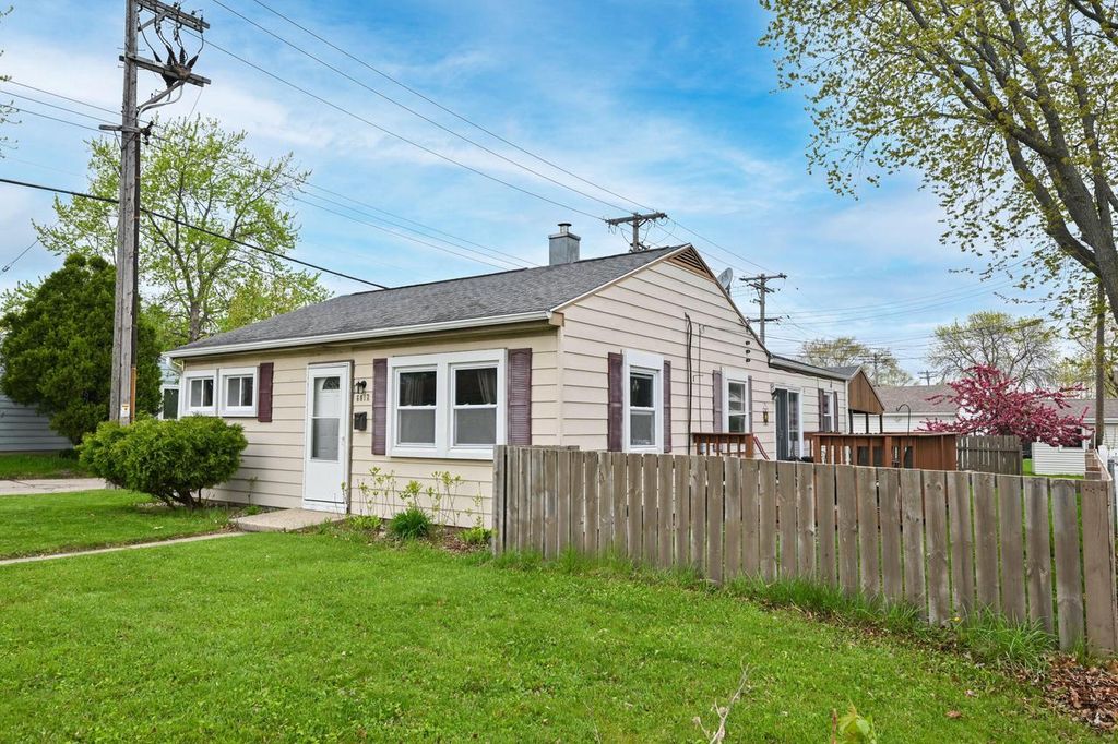 Photo of 6012 W Morgan AVENUE, Milwaukee, WI 53220 (MLS # 1960115)