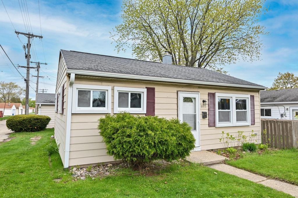 Photo of 6012 W Morgan AVENUE, Milwaukee, WI 53220 (MLS # 1960115)