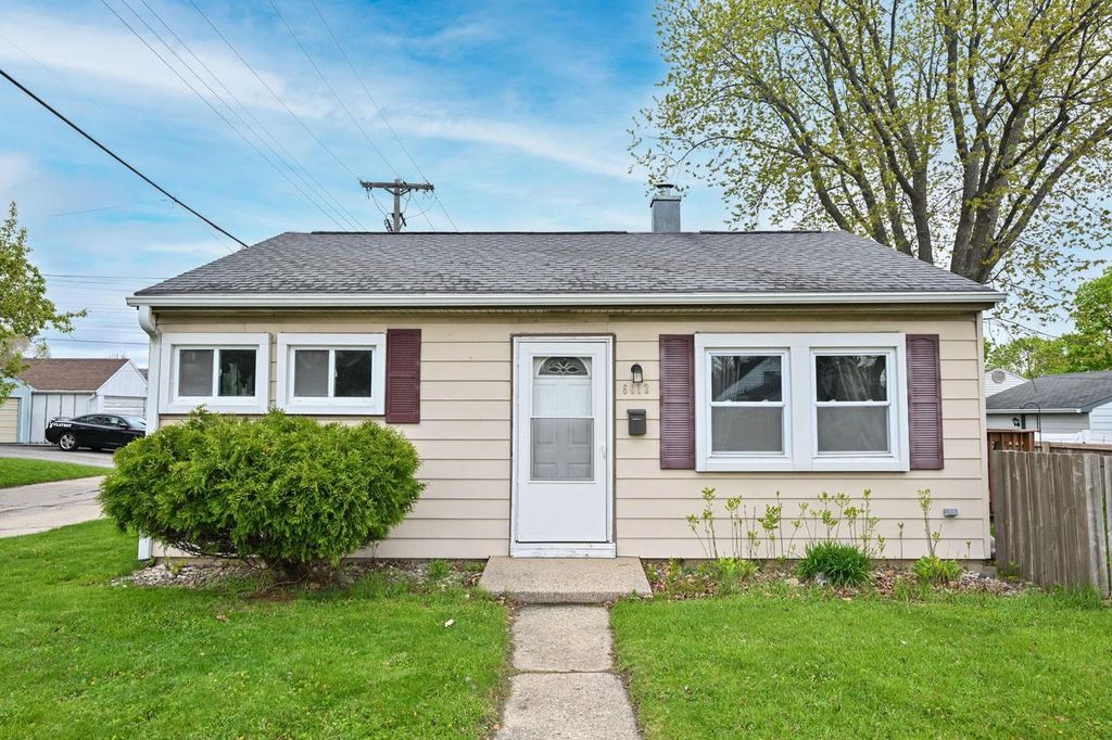 Photo of 6012 W Morgan AVENUE, Milwaukee, WI 53220 (MLS # 1960115)