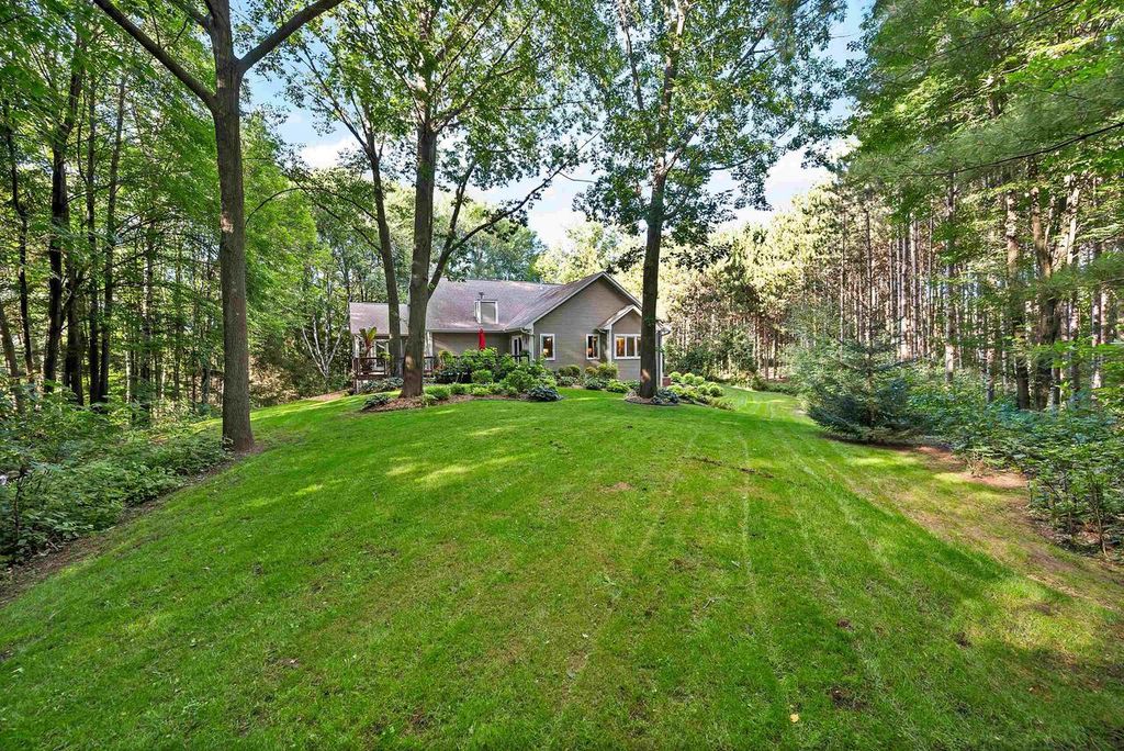 Photo of 3877 Sandhill DRIVE, Pulaski, WI 15310 (MLS # 50321757)