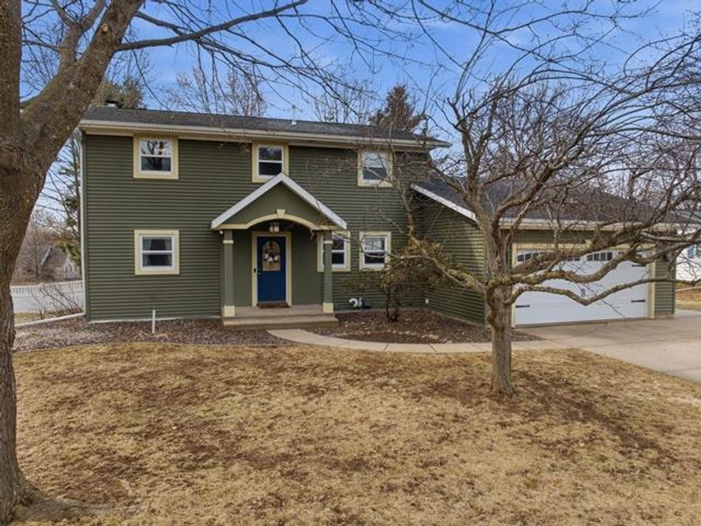 Photo of 1012 W Chapel STREET, Marshfield, WI 54449 (MLS # 22601377)