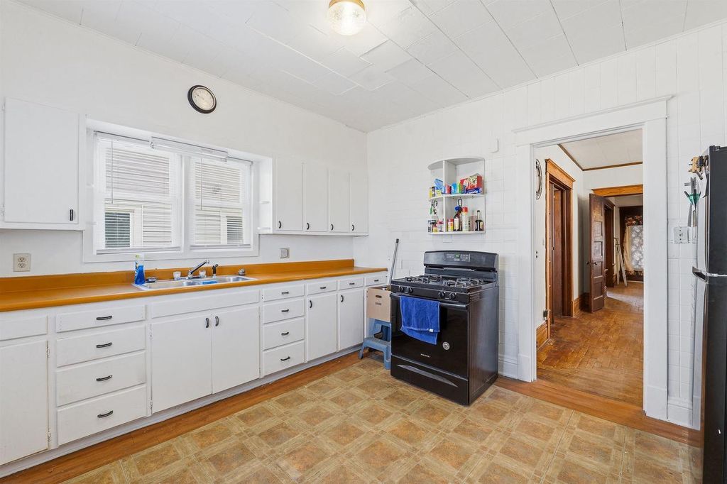 Photo of 335 S Main STREET, Fond Du Lac, WI 54935 (MLS # 50325744)