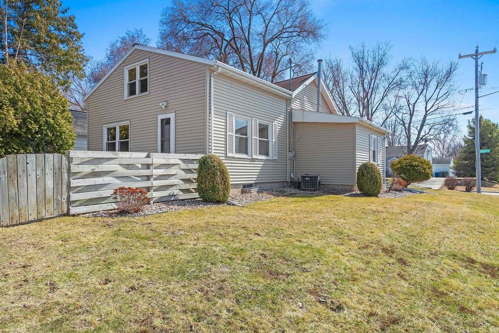 Photo of 846 Oak STREET, De Pere, WI 54115 (MLS # 50323513)