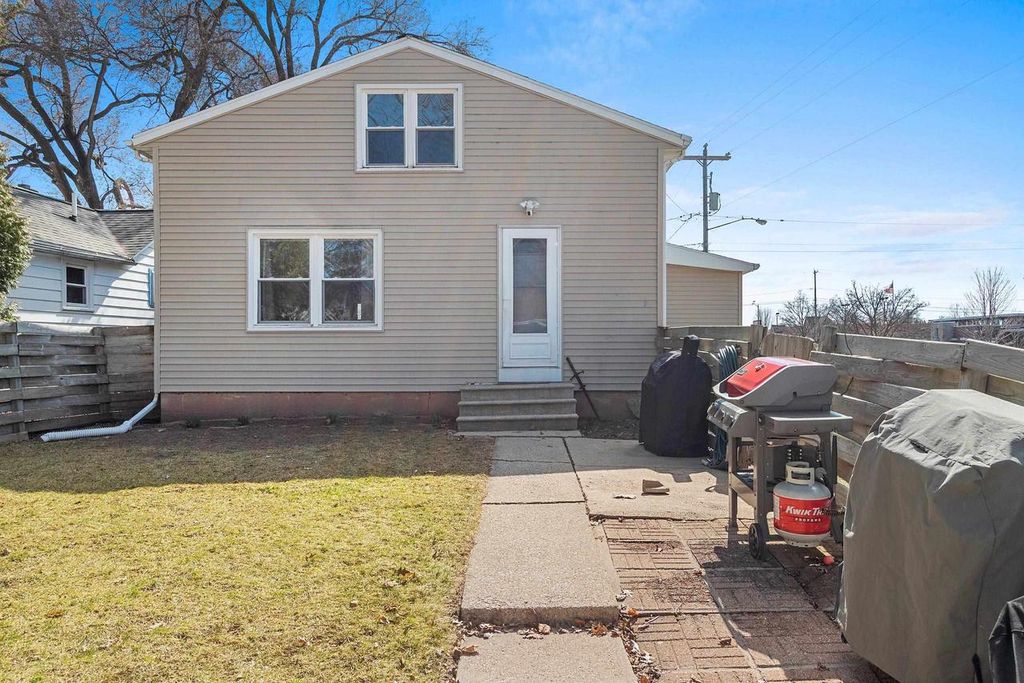 Photo of 846 Oak STREET, De Pere, WI 54115 (MLS # 50323513)