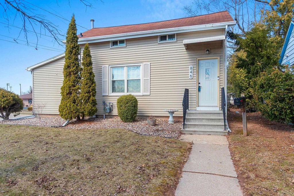 Photo of 846 Oak STREET, De Pere, WI 54115 (MLS # 50323513)