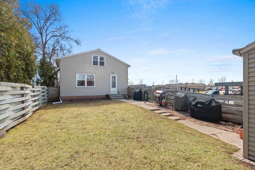 Photo of 846 Oak STREET, De Pere, WI 54115 (MLS # 50323513)