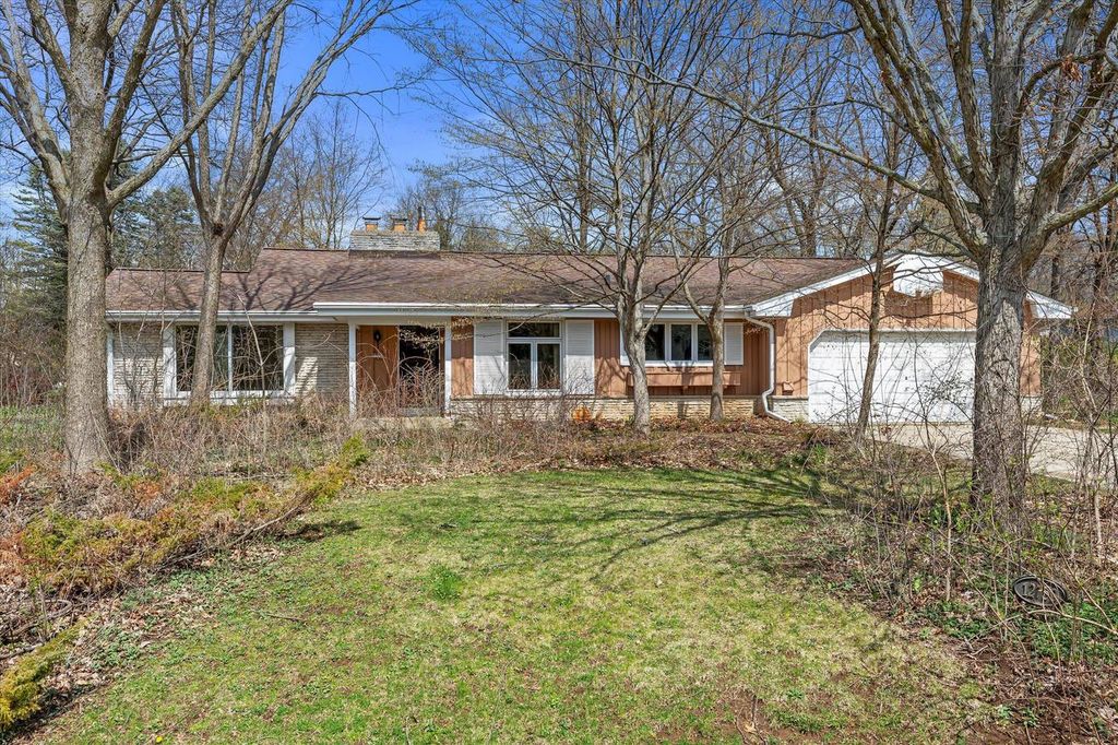 Photo of 12750 Green Meadow PLACE, Elm Grove, WI 53122 (MLS # 1958211)