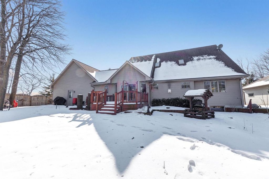 Photo of 764 Brookwood DRIVE, Seymour, WI 54165 (MLS # 50321172)