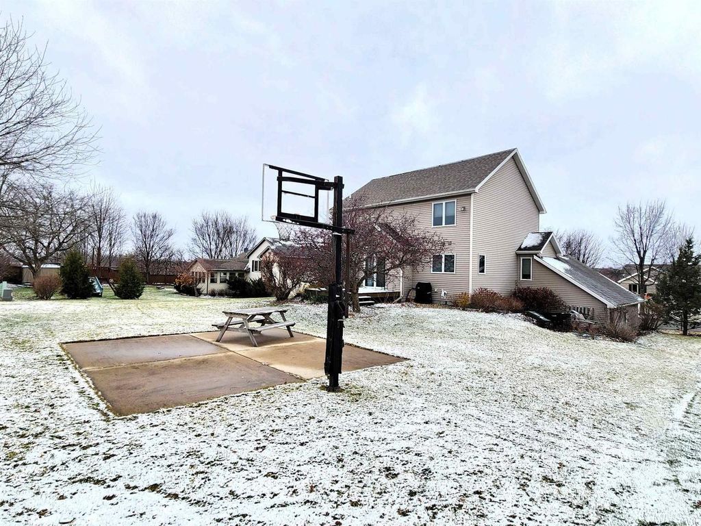 Photo of 835 Ridge Crest LANE, Verona, WI 53593 (MLS # 2013146)