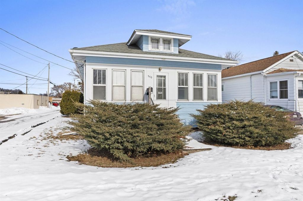 Photo of 540 W 10th AVENUE, Oshkosh, WI 54902 (MLS # 50320909)