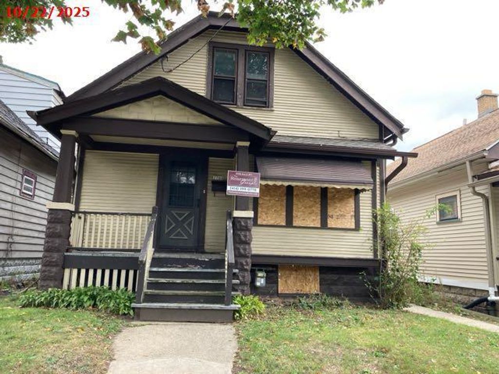 Photo of 2708 S 20th STREET, Milwaukee, WI 53215 (MLS # 1937555)