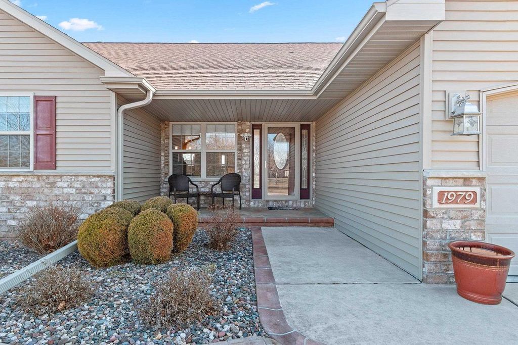 Photo of 1979 Kettle Creek DRIVE, De Pere, WI 54115 (MLS # 50323298)