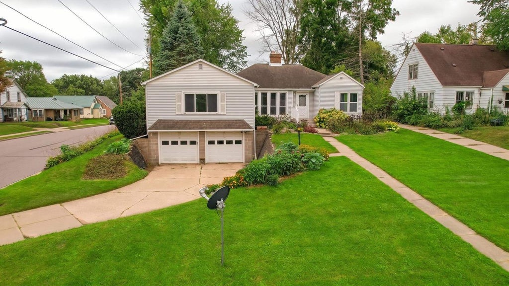 Photo of 600 Tremont STREET, Mauston, WI 53948 (MLS # 2033076)
