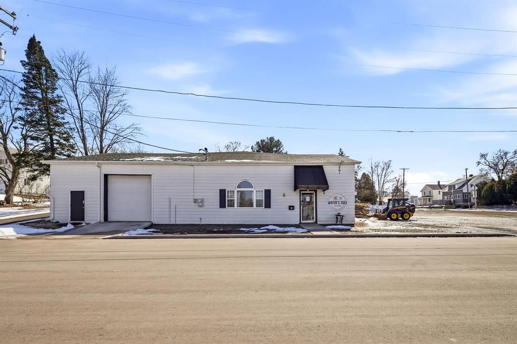Photo of 15 E Walnut STREET, Chippewa Falls, WI 54729 (MLS # 1599283)