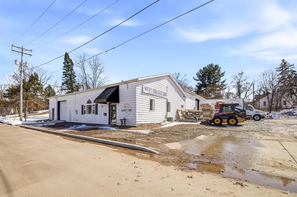 Photo of 15 E Walnut STREET, Chippewa Falls, WI 54729 (MLS # 1599283)