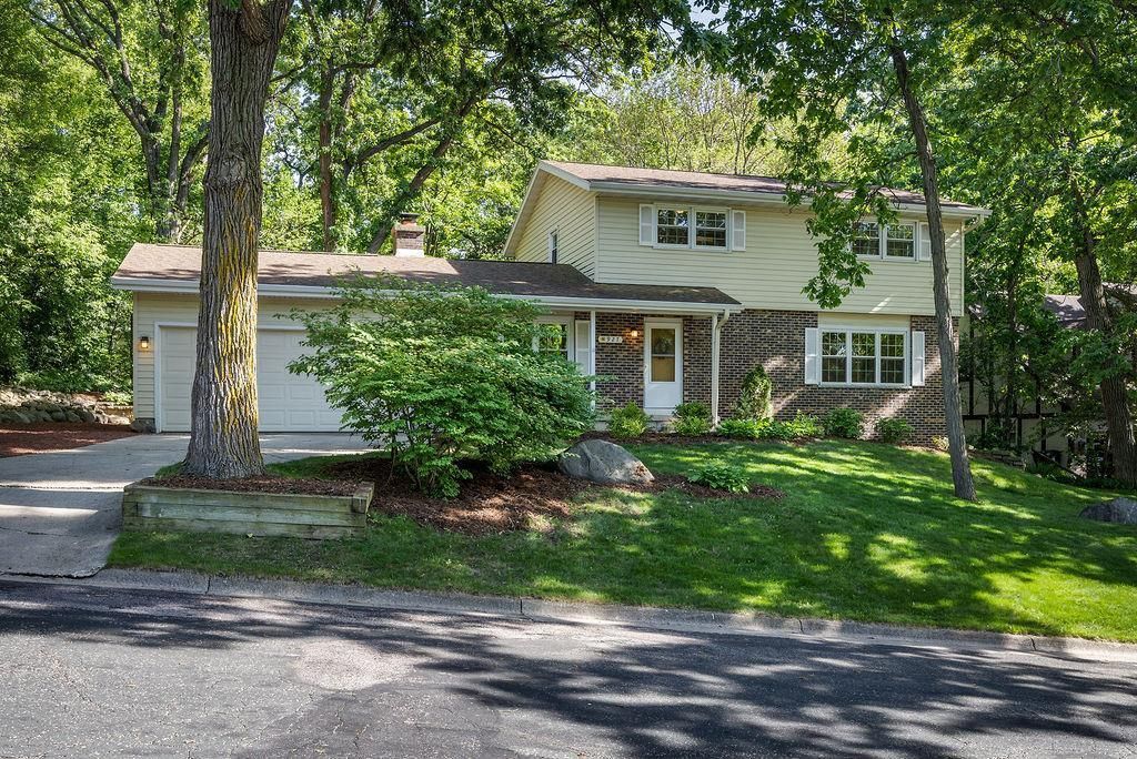 Photo of 927 Camp Fire DRIVE, Sun Prairie, WI 53590 (MLS # 2024721)