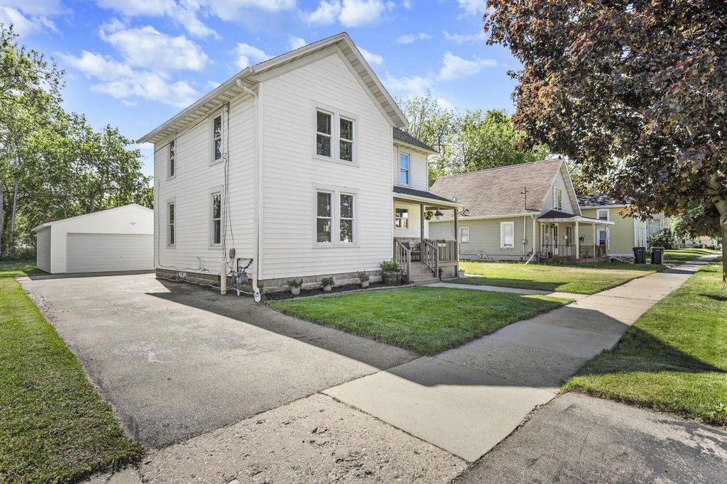 Photo of 440 N Chatham STREET, Janesville, WI 53548 (MLS # 2024398)