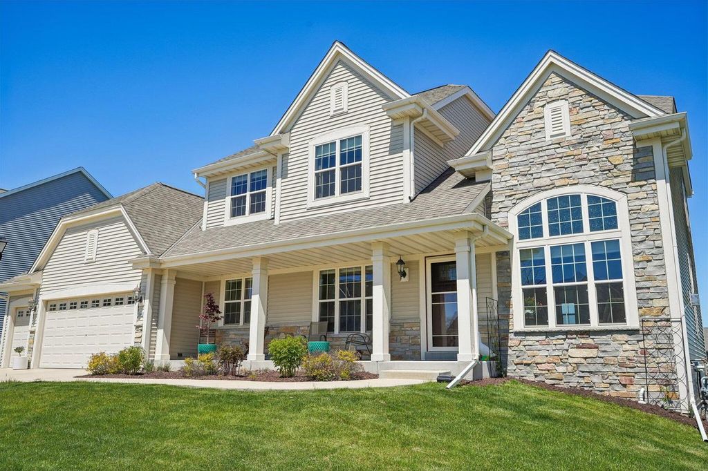 Photo of 1842 Windrush DRIVE, Grafton, WI 53024 (MLS # 1962390)