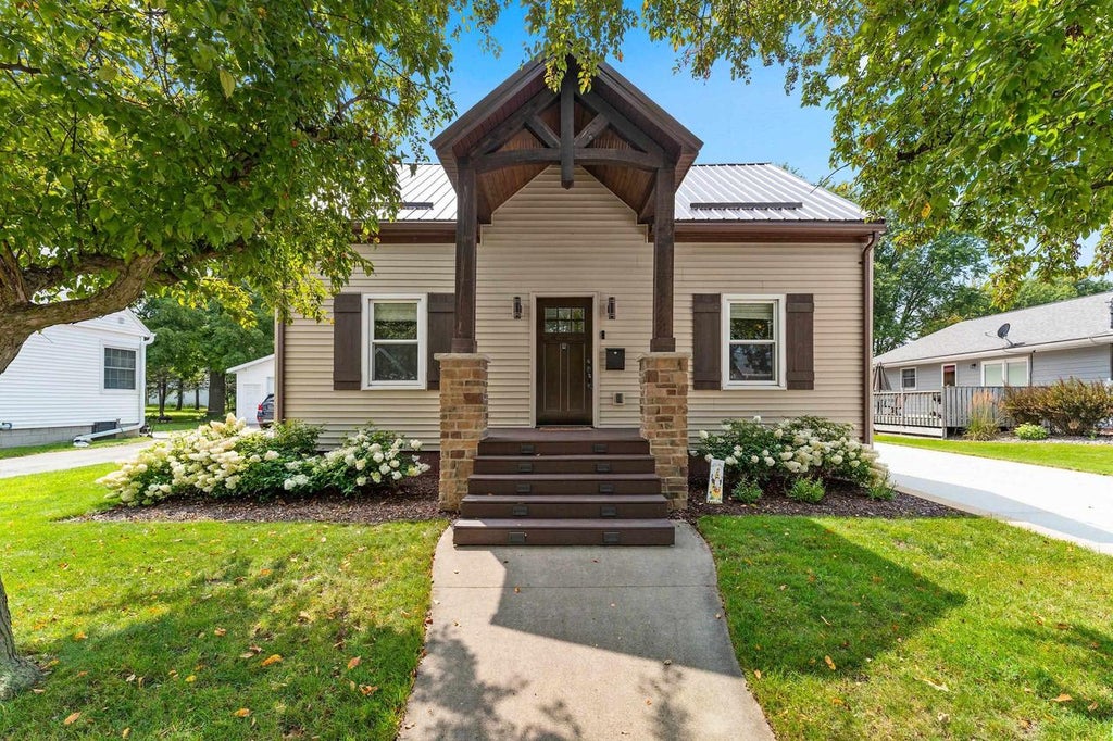 Photo of 532 Robbins STREET, Seymour, WI 54165 (MLS # 50330693)