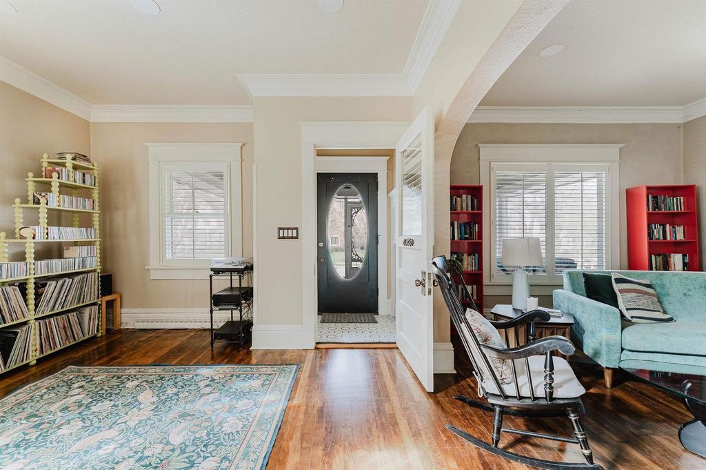 Photo of 1021 Washington AVENUE, Oshkosh, WI 54901 (MLS # 50324109)