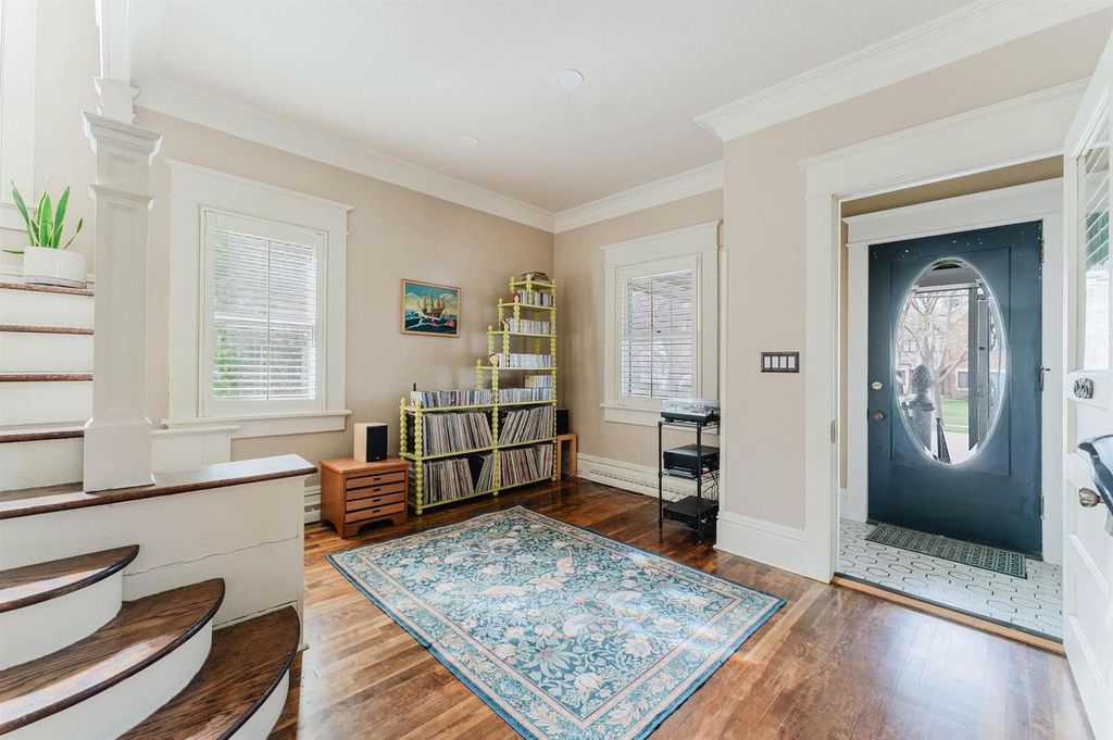 Photo of 1021 Washington AVENUE, Oshkosh, WI 54901 (MLS # 50324109)