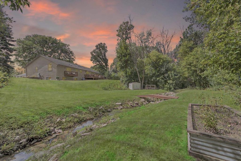 Photo of 2389 Curtis COURT, Green Bay, WI 54311 (MLS # 50315035)