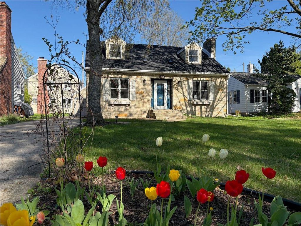 Photo of 238 Kensington DRIVE, Madison, WI 53704 (MLS # 2022107)
