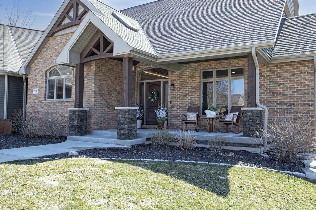 Photo of 2592 Remington COURT, Green Bay, WI 54302 (MLS # 50323632)