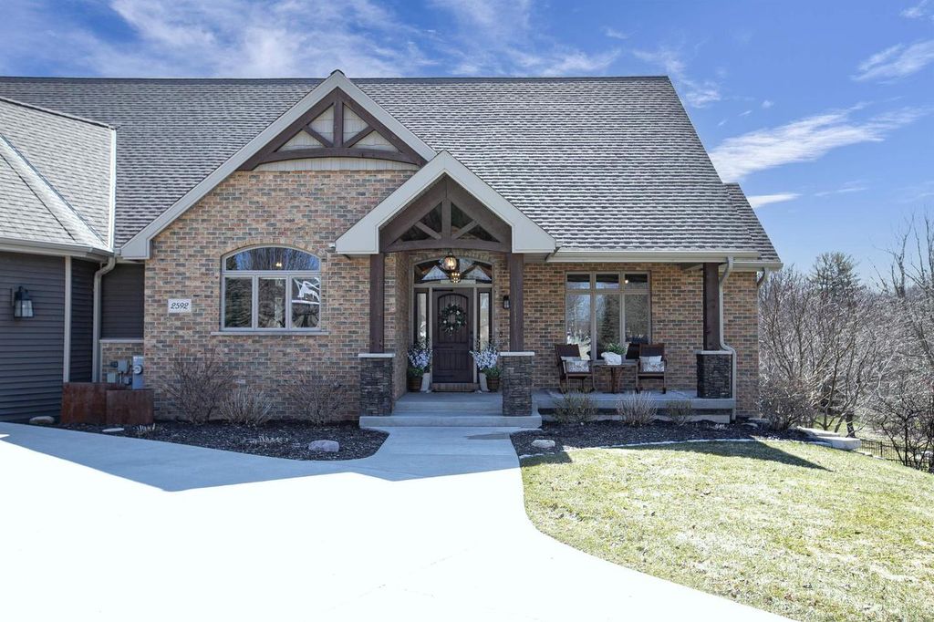 Photo of 2592 Remington COURT, Green Bay, WI 54302 (MLS # 50323632)
