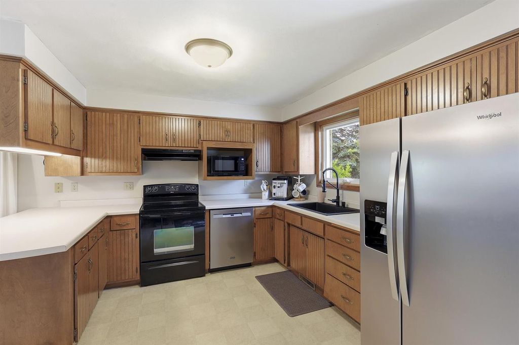 Photo of 2605 W Big Bend DRIVE, Appleton, WI 54914 (MLS # 50328319)