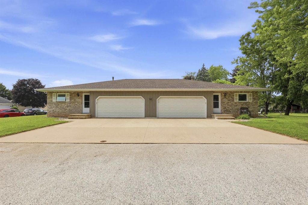 Photo of 2605 W Big Bend DRIVE, Appleton, WI 54914 (MLS # 50328319)