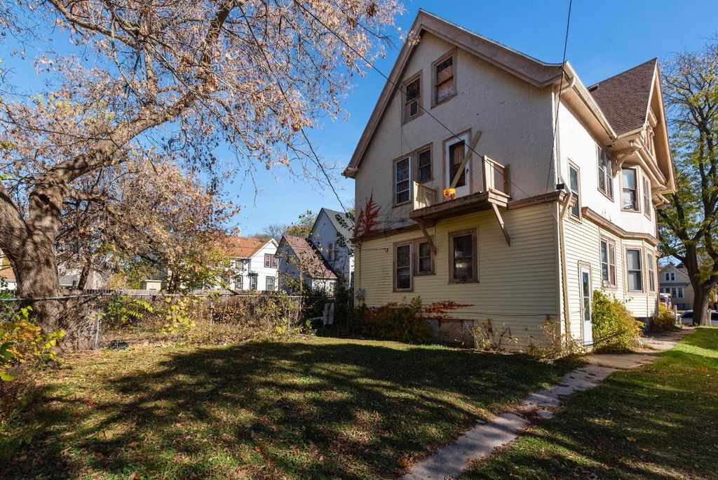 Photo of 2905 N 16th STREET #2907, Milwaukee, WI 53206 (MLS # 1941864)