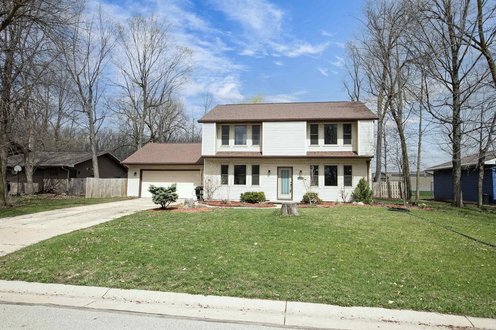 Photo of 720 Indianwood COURT, Neenah, WI 54956 (MLS # 50323944)