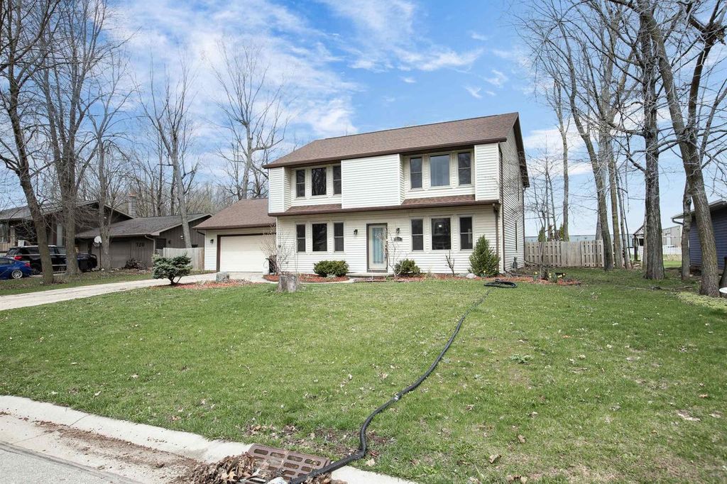 Photo of 720 Indianwood COURT, Neenah, WI 54956 (MLS # 50323944)