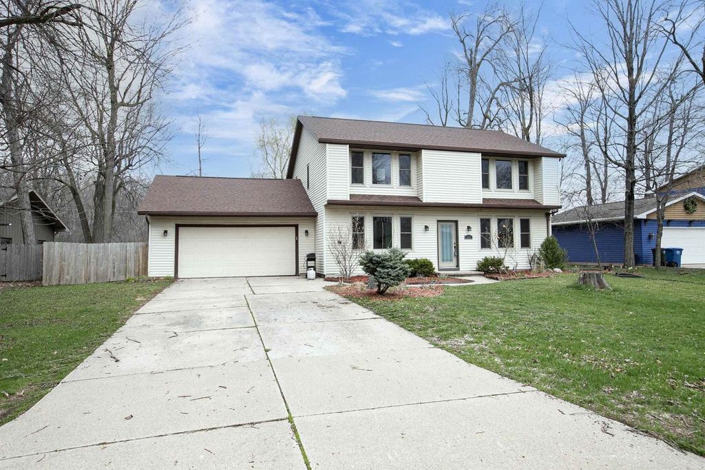 Photo of 720 Indianwood COURT, Neenah, WI 54956 (MLS # 50323944)