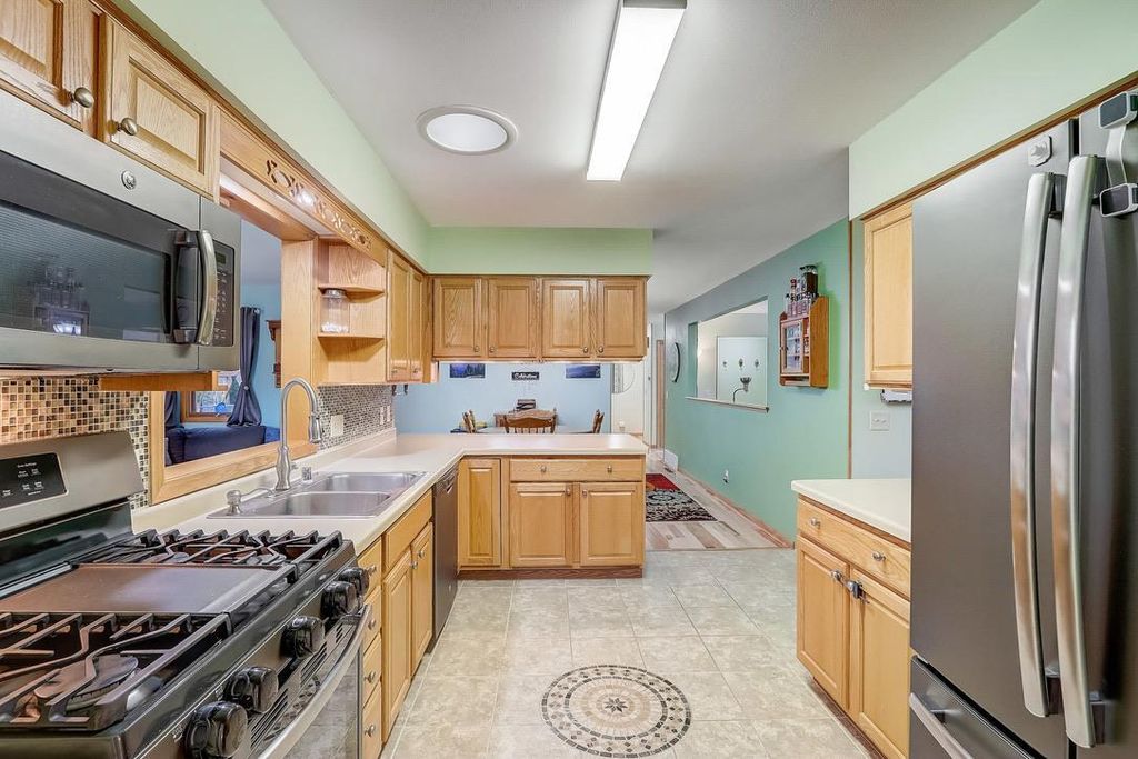 Photo of 727 Browning CIRCLE, Oconomowoc, WI 53066 (MLS # 1944872)