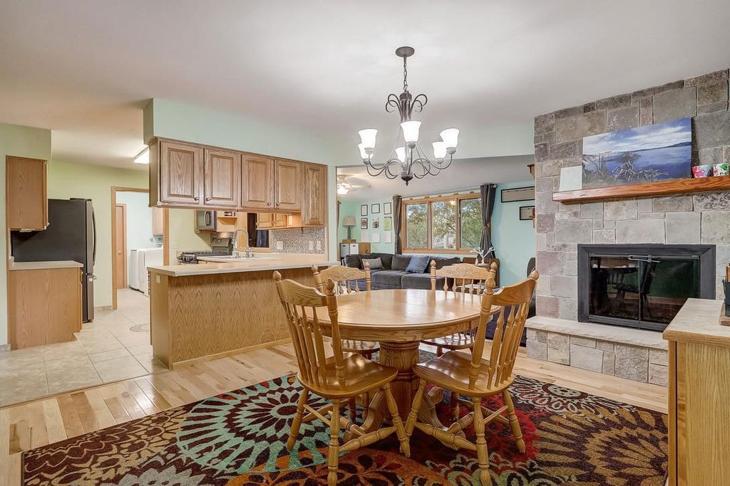 Photo of 727 Browning CIRCLE, Oconomowoc, WI 53066 (MLS # 1944872)