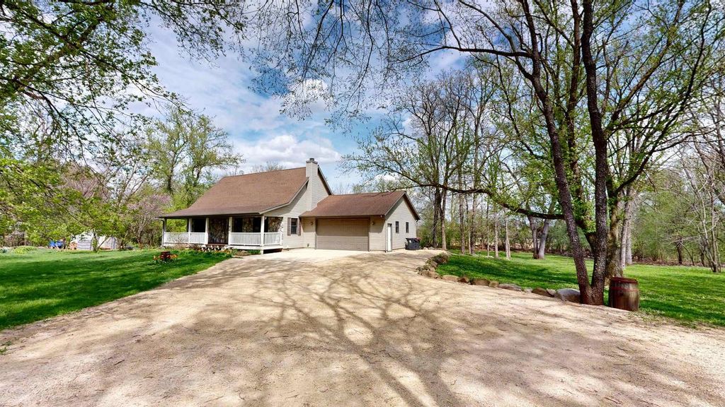 Photo of N920 US Highway 12, Fort Atkinson, WI 53538 (MLS # 2021661)