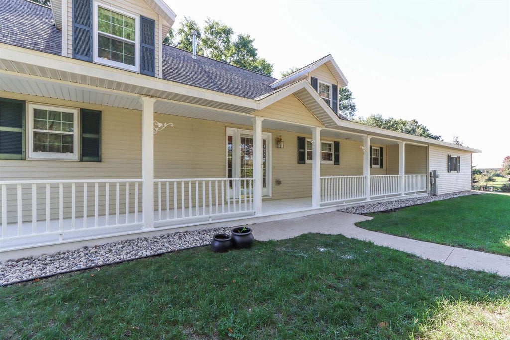 Photo of E3037 High Point, Waupaca, WI 54981 (MLS # 50333875)